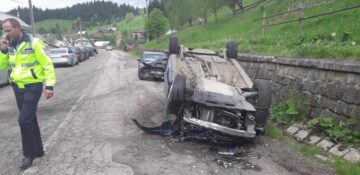 Accidentul a fost violent dar cei trei rănți nu au suferit leziuni grave. Foto: Petrică Iordan