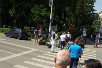 Accidentul s-a petrecut duminică după-amiază, pe o trecere de pietoni din apropierea Primăriei Rădăuți