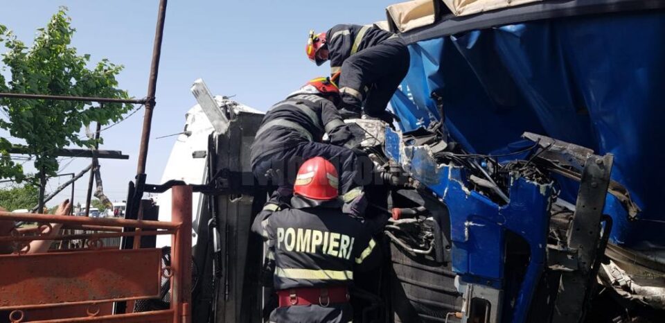 Un bărbat mort și doi răniți, în urma unui grav accident petrecut pe DN 2, la Oniceni