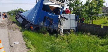 Un bărbat și-a pierdut viața și alți doi au fost răniți, într-un grav accident petrecut la Oniceni