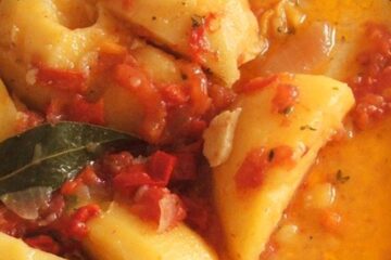 Mâncare bătrânească de cartofi cu leurdă (de post). Foto: pinterest.com