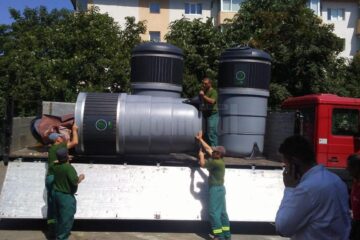 Montarea containerelor de deșeuri semiîngropate a început, de miercuri, în Suceava