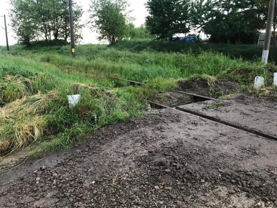 Trafic feroviar întrerupt pe linia Suceava-Cacica, din cauza ploilor torențiale