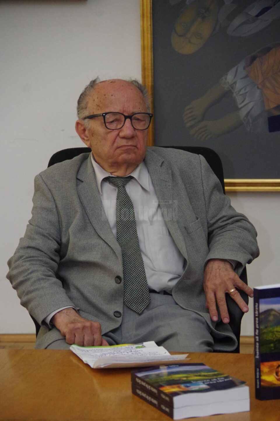 Scriitorul Ioan Iețcu, doctor în medicină, și-a lansat joi volumul „Înainte să fie prea târziu”, la Biblioteca Bucovinei