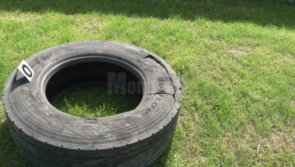 Expertiza va stabili dacă deteriorarea anvelopelor a avut loc în urma unei explozii prealabile accidentului sau în timpul producerii acestuia