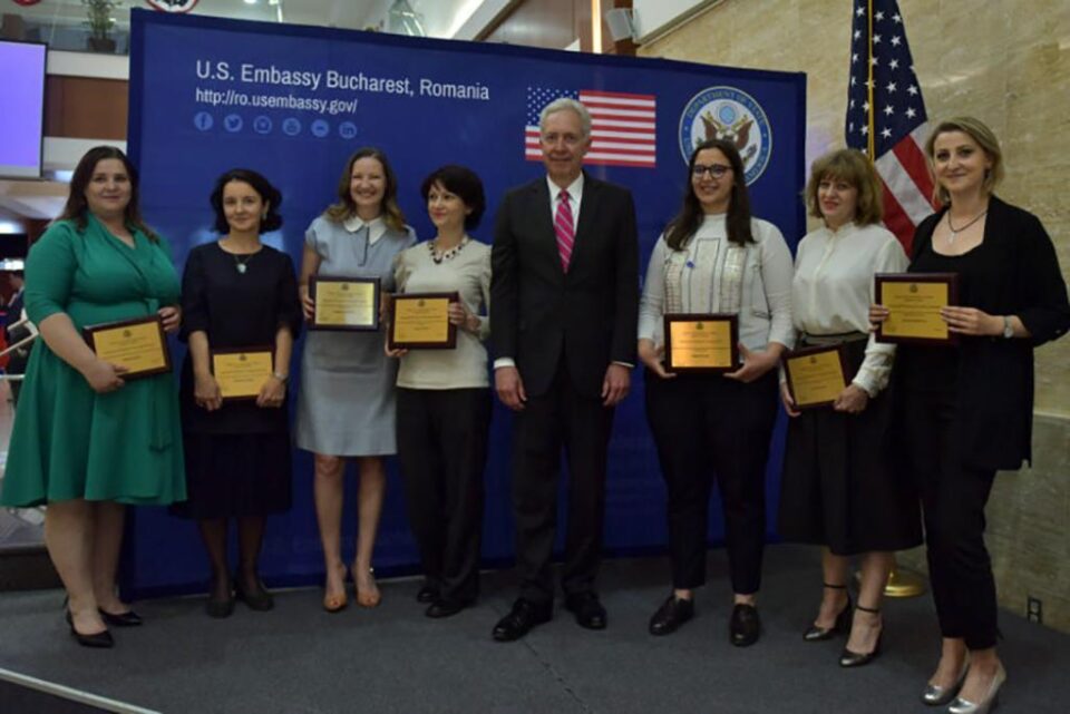 Femeile premiate de ambasadorul Hans Klemm