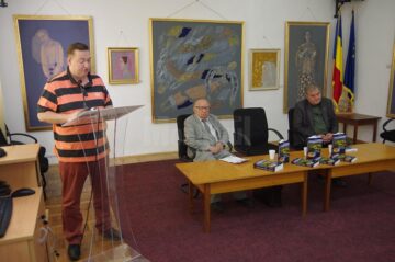 Scriitorul Ioan Iețcu, doctor în medicină, și-a lansat joi volumul „Înainte să fie prea târziu”, la Biblioteca Bucovinei