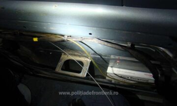 Țigări descoperite în podul unui vagon din trenul internațional Vadu Siret - Suceava