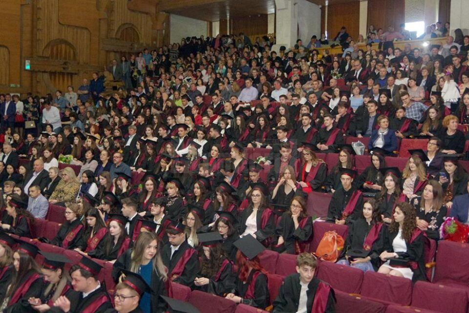 Promoția 111 a Colegiului „Petru Rareș” și-a luat rămas bun de la anii de liceu