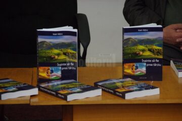 Scriitorul Ioan Iețcu, doctor în medicină, și-a lansat joi volumul „Înainte să fie prea târziu”, la Biblioteca Bucovinei
