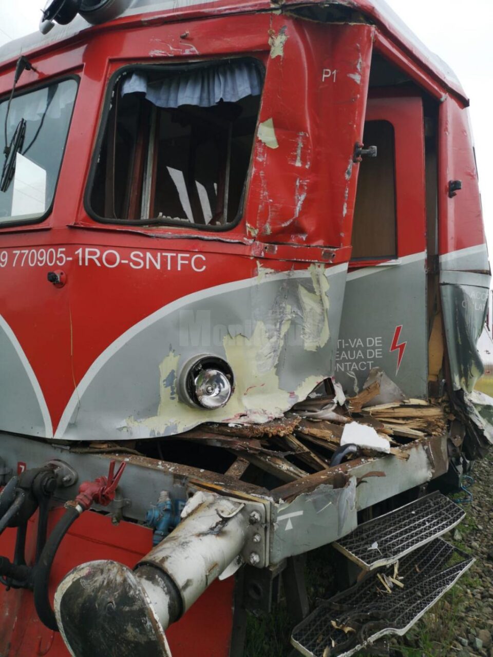 Automotorul Malaxa a fost avariat în zona frontala a cabinei de conducere