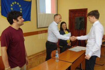 Cei mai buni elevi vorbitori de franceză au primit diplome emise de Ministerul Educației din Franța