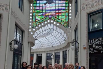 Cursanți ai Lectoratului de limbă română al USV de la Cernăuți, într-o aplicație practică în România