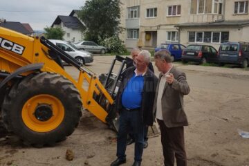 Lucrările de reabilitare și modernizare din cartierul Obcini, verificate în teren de primarul Sucevei