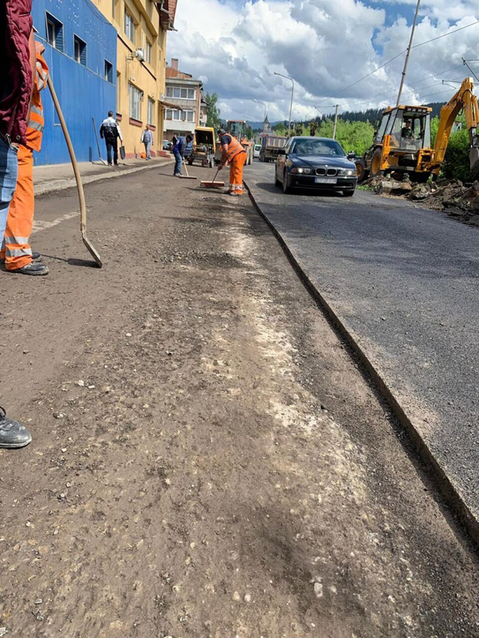 În Vatra Dornei sunt în derulare lucrările pentru reabilitarea, modernizarea și asfaltarea mai multor străzi