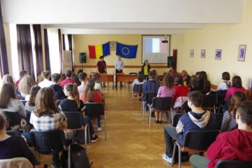 Cei mai buni elevi vorbitori de franceză au primit diplome emise de Ministerul Educației din Franța