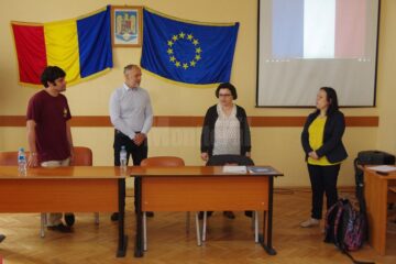 Cei mai buni elevi vorbitori de franceză au primit diplome emise de Ministerul Educației din Franța