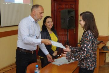 Cei mai buni elevi vorbitori de franceză au primit diplome emise de Ministerul Educației din Franța