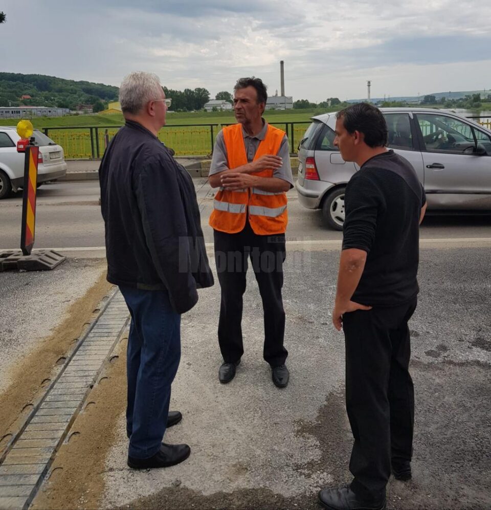 Lucrarile de reabilitare a primei jumatati de pod s-au finalizat marti dupa-amiaza 2
