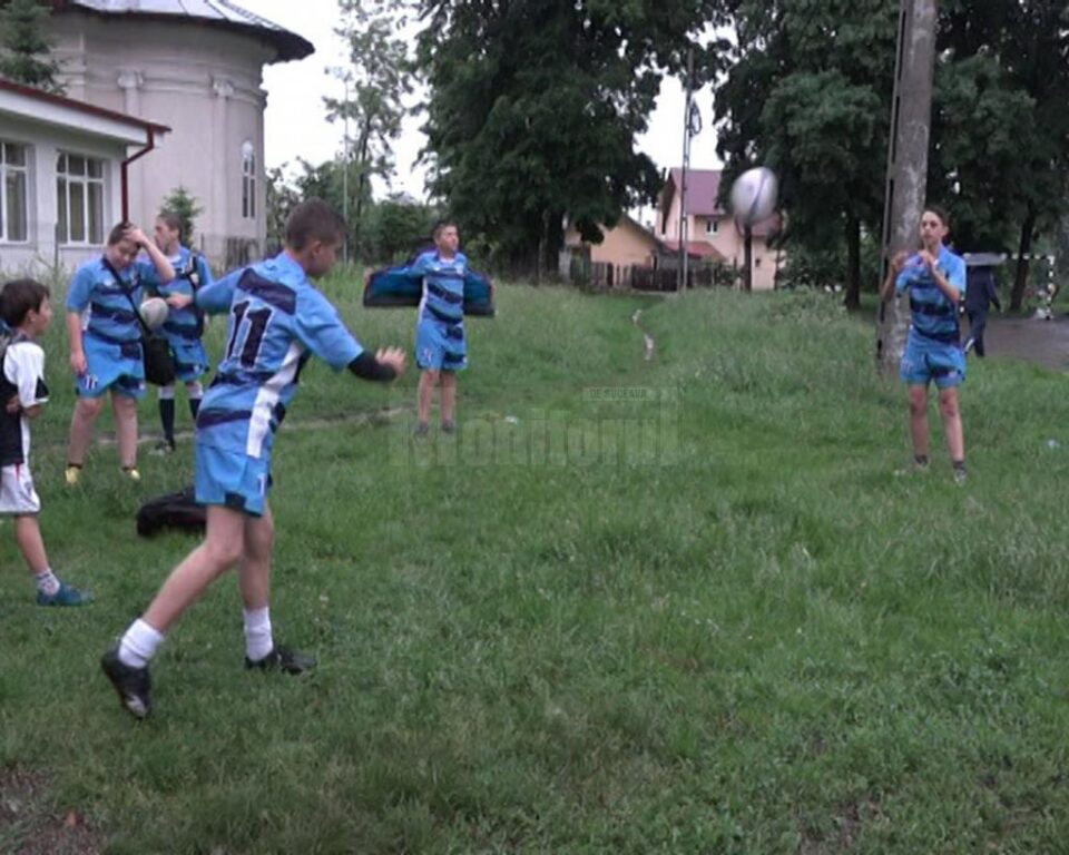 Peste 400 de copii au sărbătorit la Bănești ziua de 1 iunie prin sport, muzică și veselie