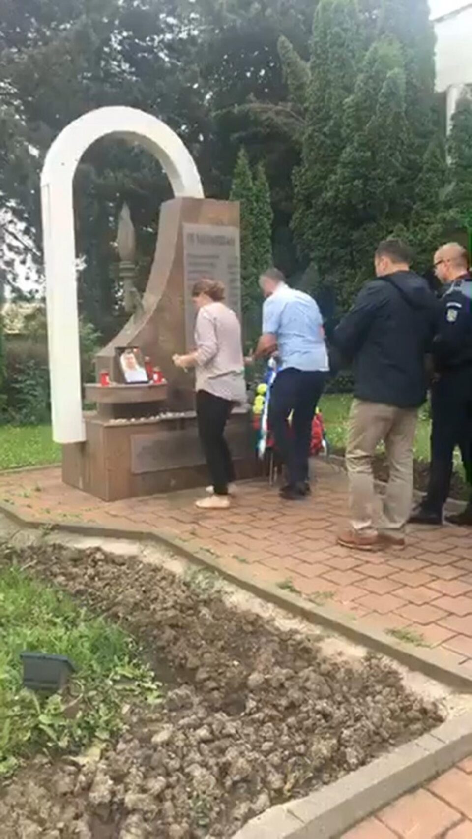 Polițiștii suceveni au aprins lumânări pentru colegul împușcat la Timiș