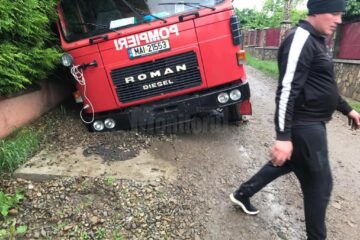 Autospeciala rămasă blocată în drum