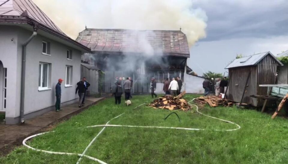 Incendiul a fost provocat de trăsnet