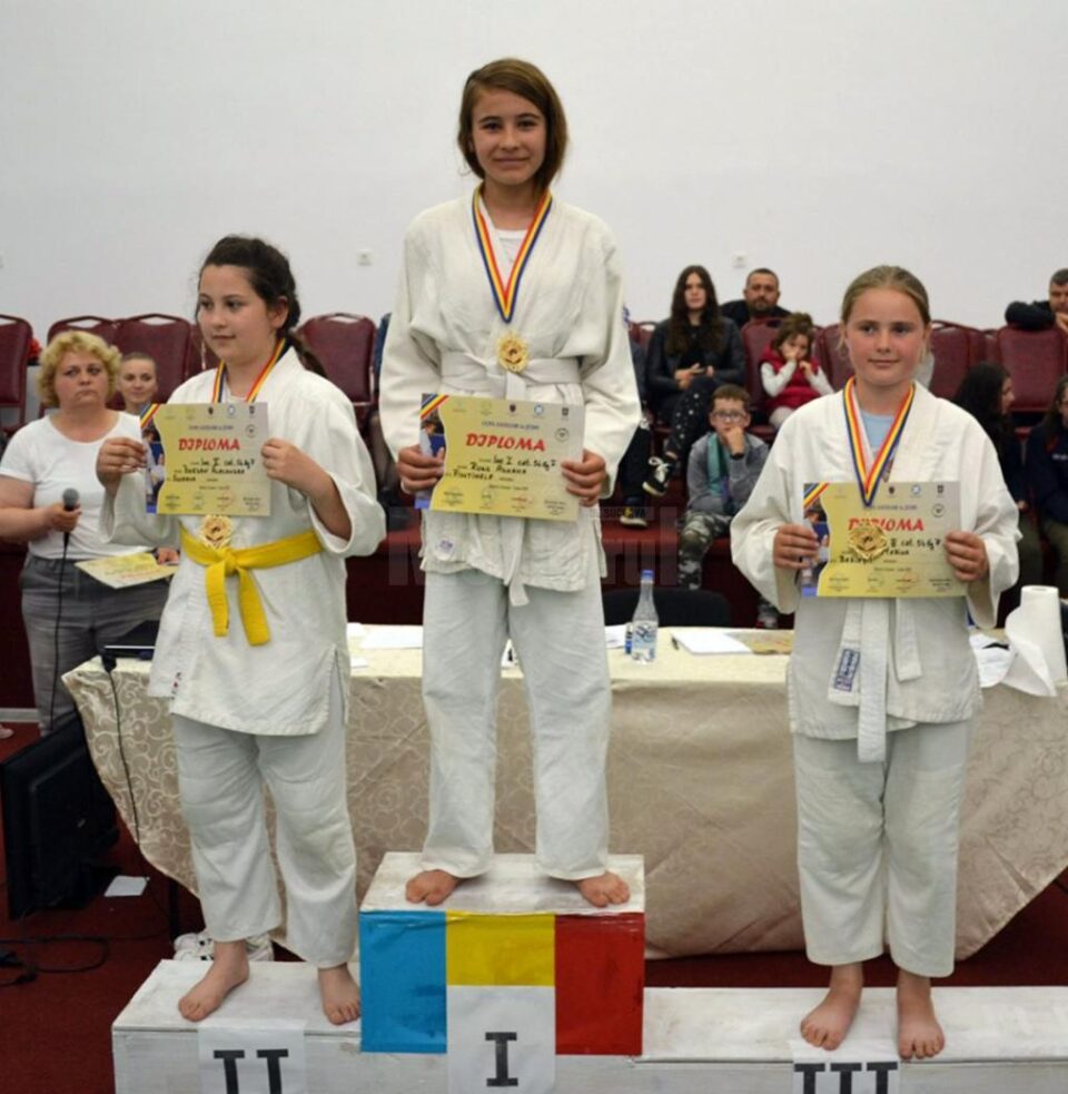 Elevi premiați