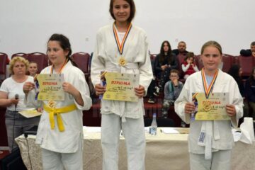 Elevi premiați