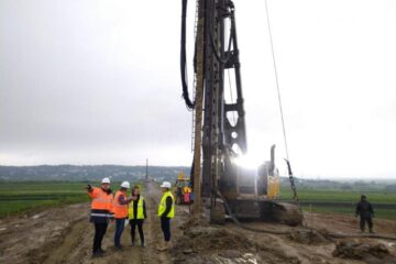 Prefectul Mirela Adomnicăi la șoseaua de centură a Sucevei