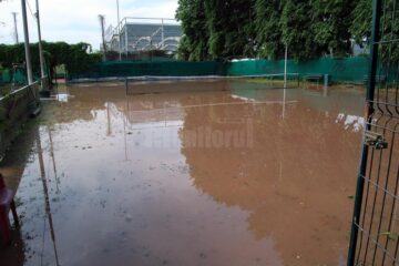 Ploile de ieri au inundat terenurile de tenis din Complexul Unirea