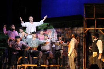 Maraton de râsete și lacrimi la „Scripcarul pe acoperiș”, pe scena teatrului sucevean