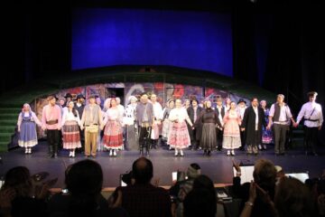 Maraton de râsete și lacrimi la „Scripcarul pe acoperiș”, pe scena teatrului sucevean