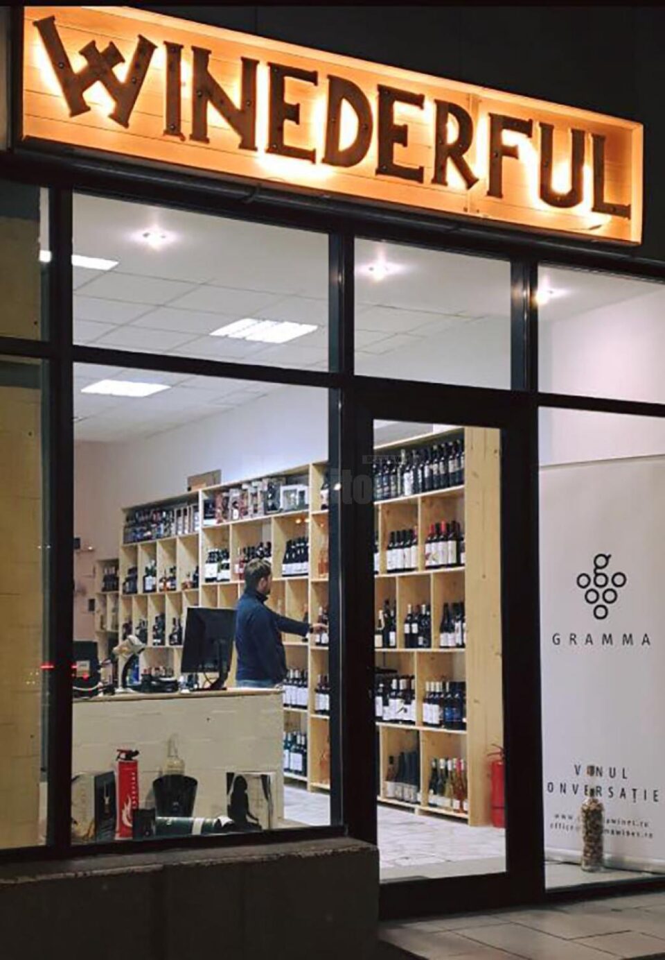 Magazinul Winederful, garnisit cu cele mai bune vinuri și băuturi derivate Magazinul Winederful, garnisit cu cele mai bune vinuri și băuturi derivate