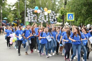 Traseul propus pentru paradă este Universitate – zona centrală, unde va avea loc o festivitate de absolvire