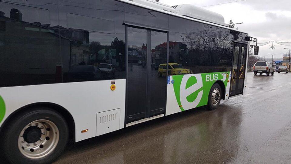 Autobuz electric
