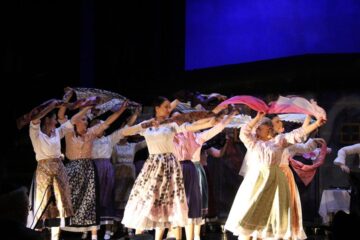 Maraton de râsete și lacrimi la „Scripcarul pe acoperiș”, pe scena teatrului sucevean