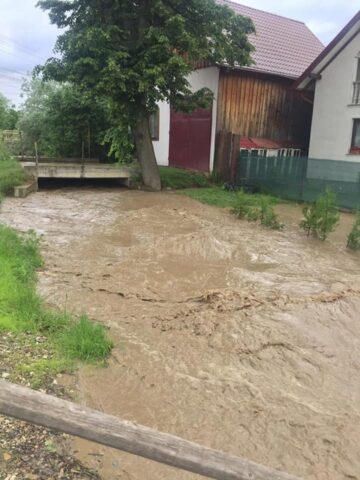 Ploile au creat probleme serioase la Marginea, Clit și Sucevița