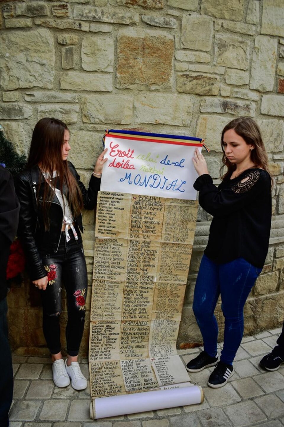 Ziua Eroilor, marcată de elevi ai Colegiului „Spiru Haret”