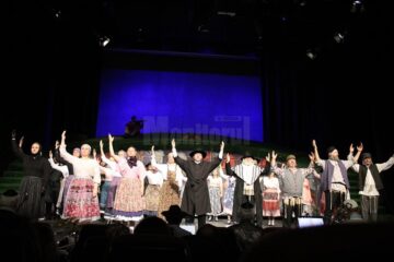 Maraton de râsete și lacrimi la „Scripcarul pe acoperiș”, pe scena teatrului sucevean