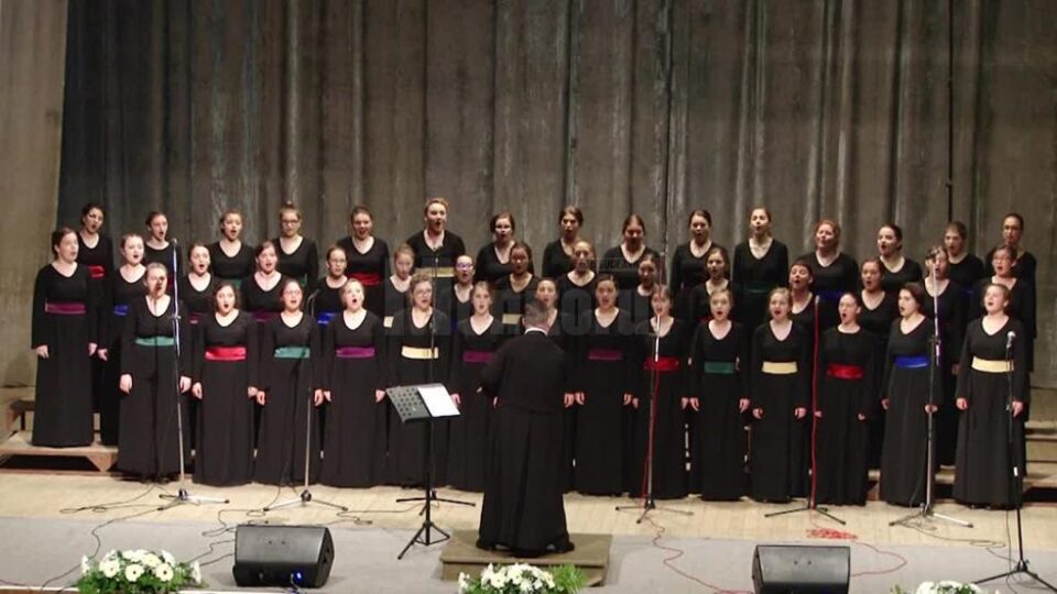 Corala de fete ”Ciprian Porumbescu” a Colegiului Național ”Ștefan cel Mare”