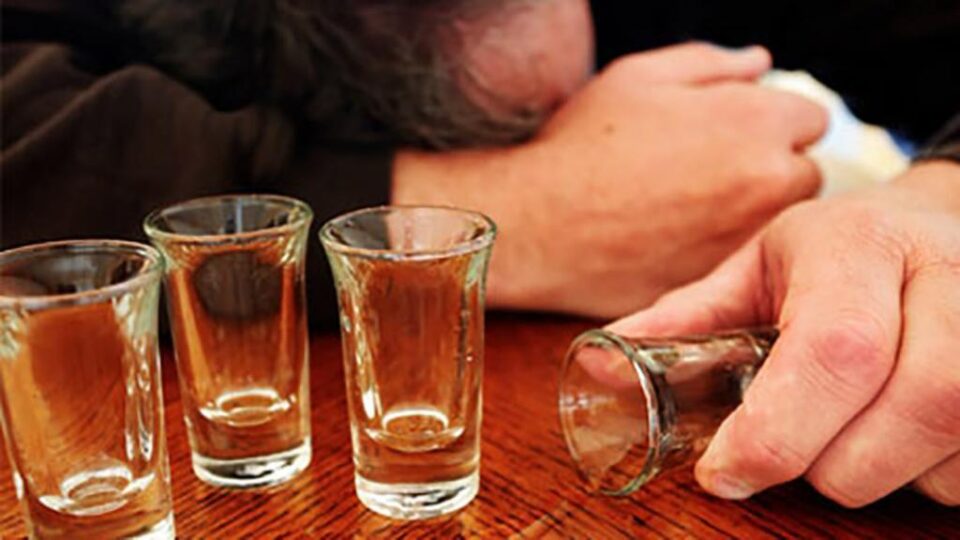 Între 10 și 15% din populație are la un moment dat în viață o problemă legată de consumul de alcool FOTO relitateatv.net Între 10 și 15% din populație are la un moment dat în viață o problemă legată de consumul de alcool FOTO relitateatv.net