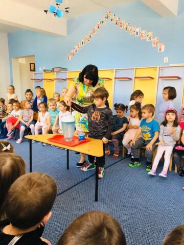,,Prietenie fără frontiere”, proiect derulat la grădinițele ,,Gulliver”, „ABC” Suceava și grădinița Liceului Tehnologic Bivolărie