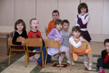 Parintii sunt nevoiti sa apeleze la gradinite particulare pe timpul verii