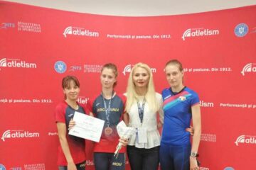 Antrenoarea Erzilia Țîmpău, alături de sportivele sale