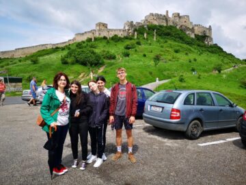 Trupa de teatru francofon „L’Écho„ a Colegiului Economic „Dimitrie Cantemir” Suceava