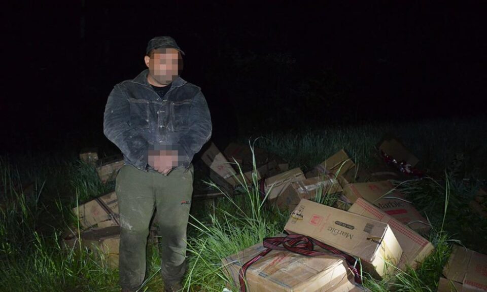 Contrabandist ucrainean reținut și țigări de contrabandă, de aproape 100.000 de euro, confiscate la Bilca