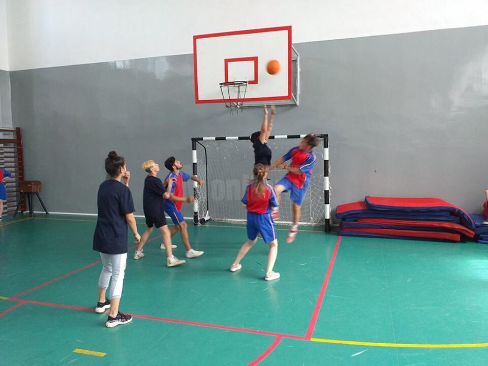 Diplome, medalii și cupe pentru persoanele cu dizabilități sucevene, la Disabled Persons' Olympics