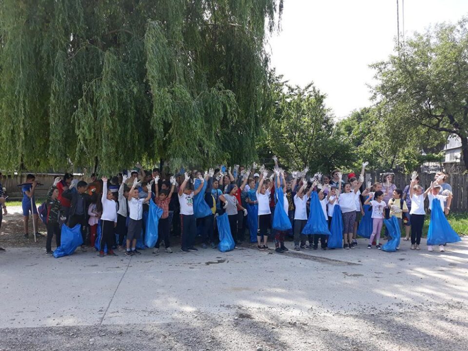 Acțiune de ecologizare a spațiilor verzi în comuna Preutești