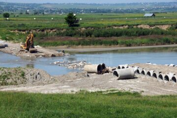 Podul provizoriu distrus de debitul ridicat